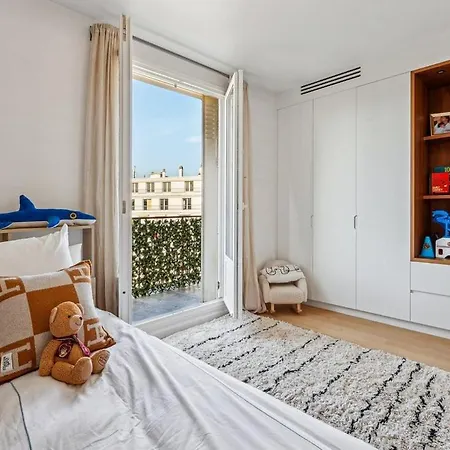 Avenue Montaigne Paris