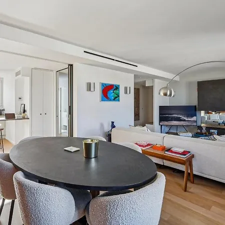 Avenue Montaigne Apartment