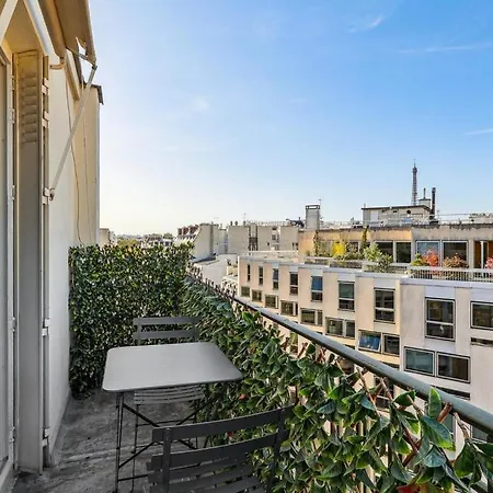 Avenue Montaigne Apartment *