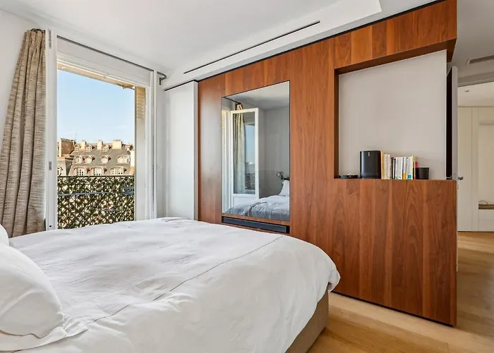 Avenue Montaigne Apartament